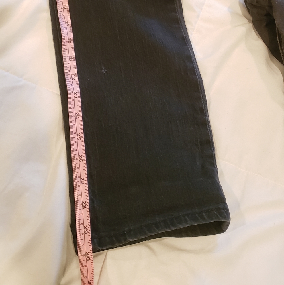 Black Levi's 511 Jeans